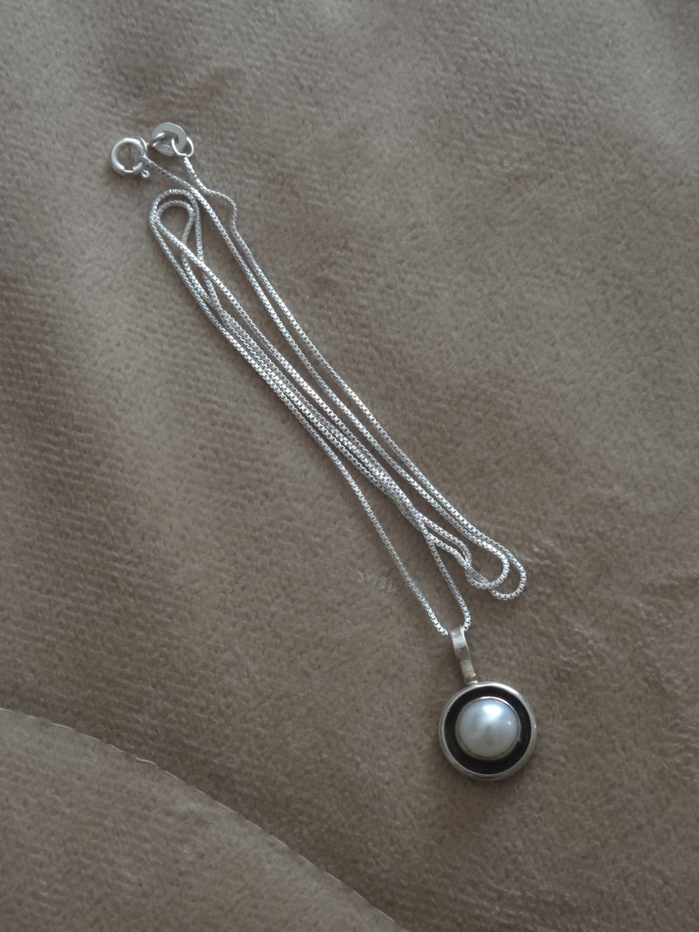 Silver Pearl Pendant Necklace - White Pearl